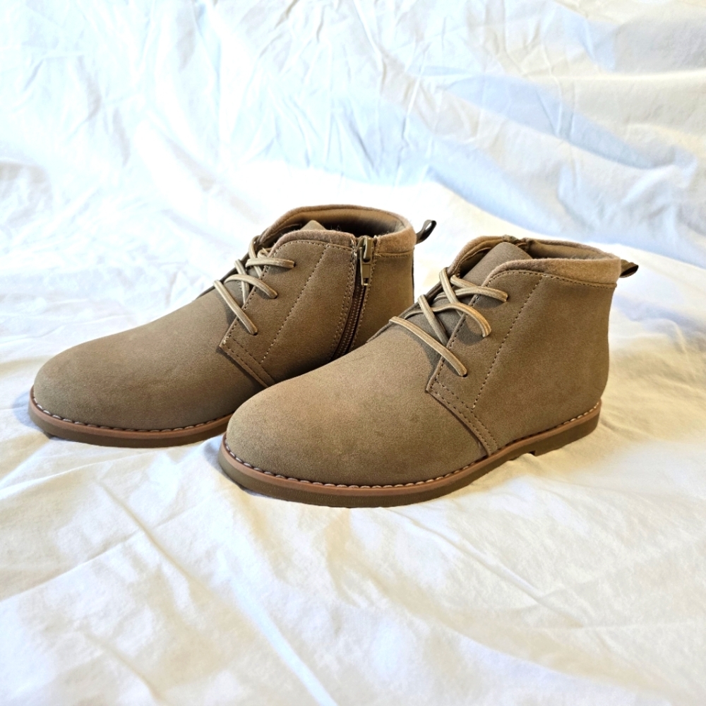Nordstrom Gabriel Chukka Boot with side zipper. Boy Girl. Kid Size 3M
